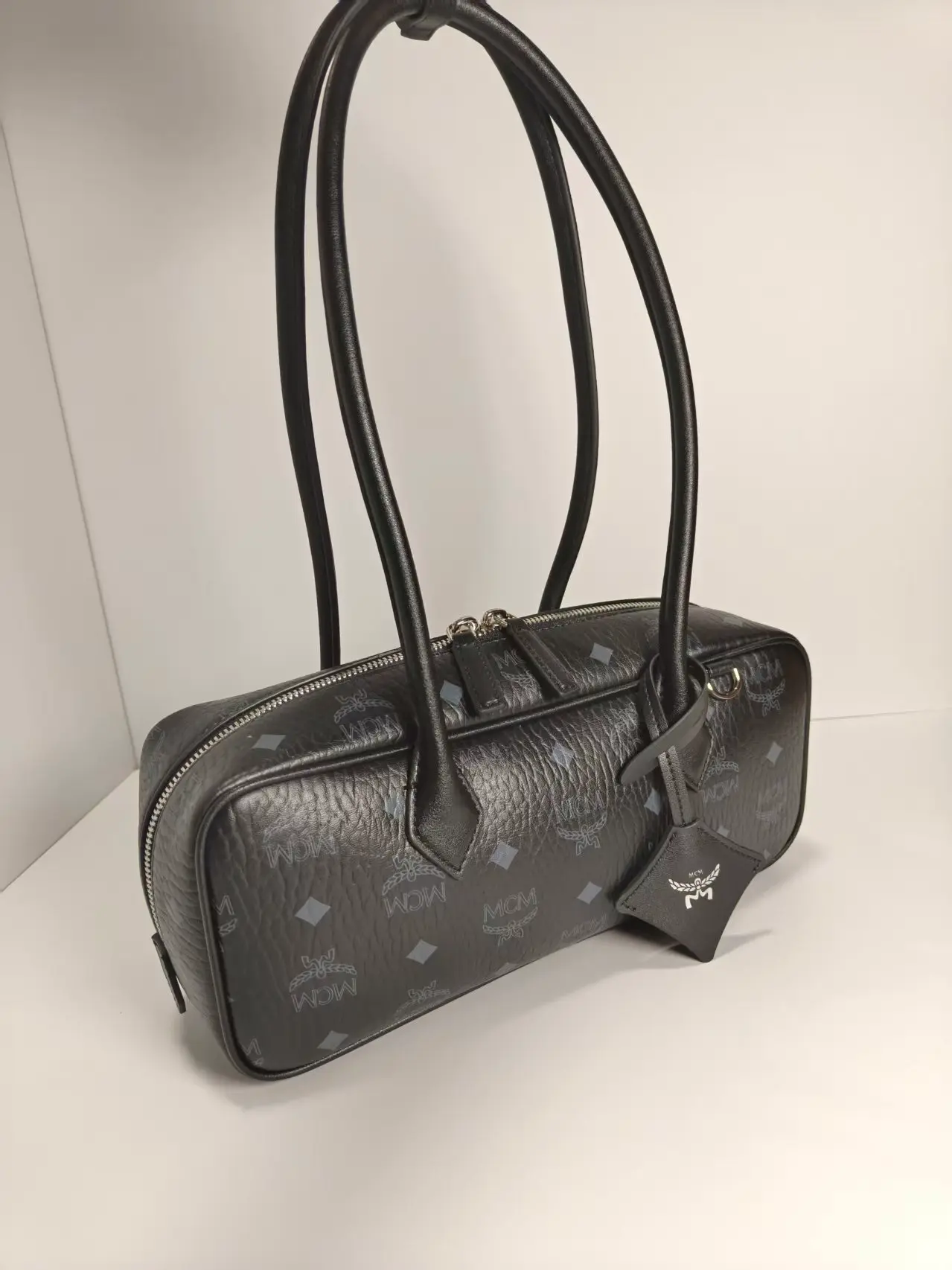 Small sausage bag, black. Dimensions: 27*12cm4