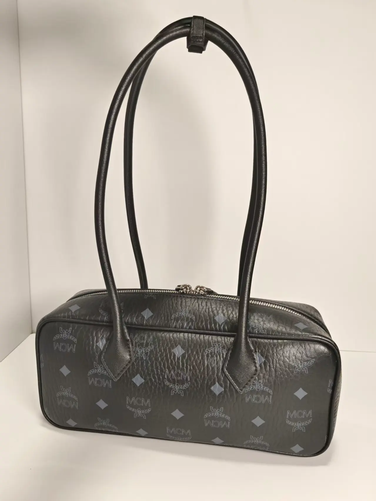 Small sausage bag, black. Dimensions: 27*12cm6