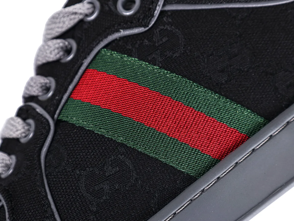 Stretch Low-top Sneakers Black - Side Logo Detail