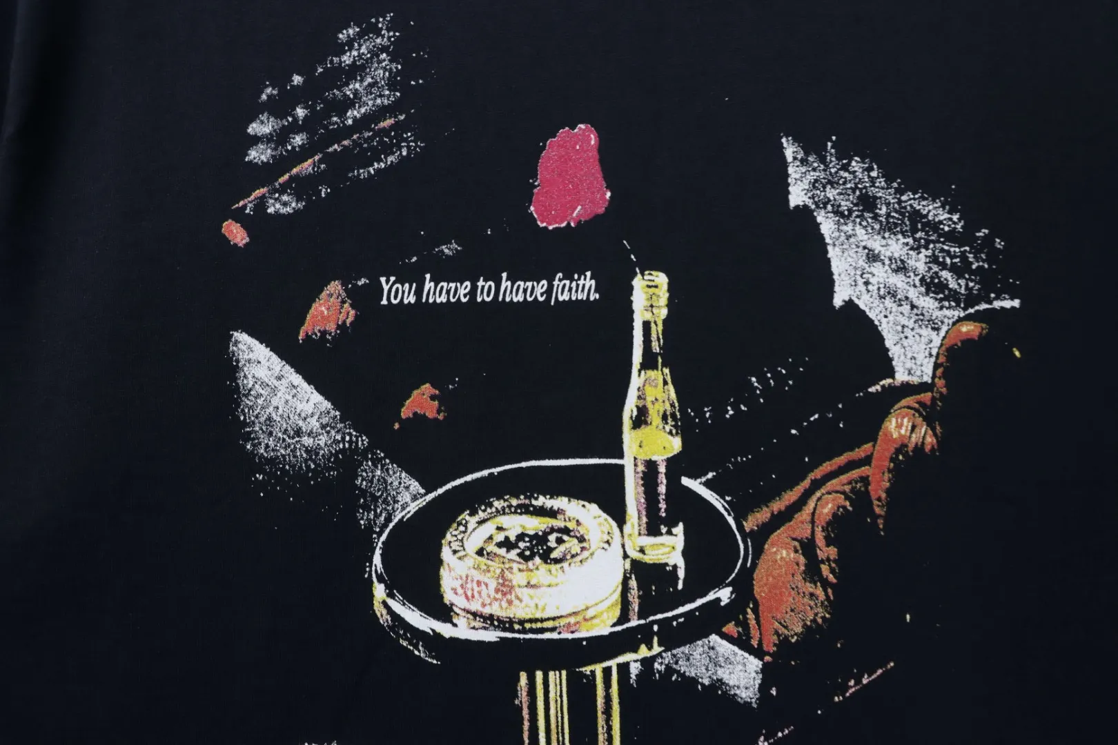 T-Shirt mit HBO Rose-Bottle-Stickerei - Brand Logo