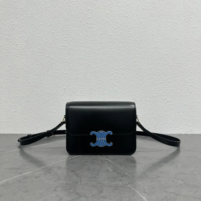 TEEN TRIOMPHE Enamel Arc de Triomphe Handbag Dimensions: 18.5 × 13.5 × 7 cm