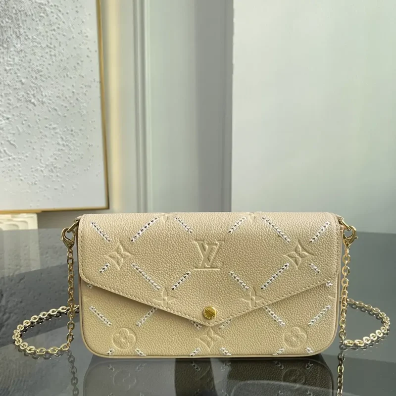 This brown embroidered Félicie chette measures 21 x 12 x 3 cm (length x height x width)