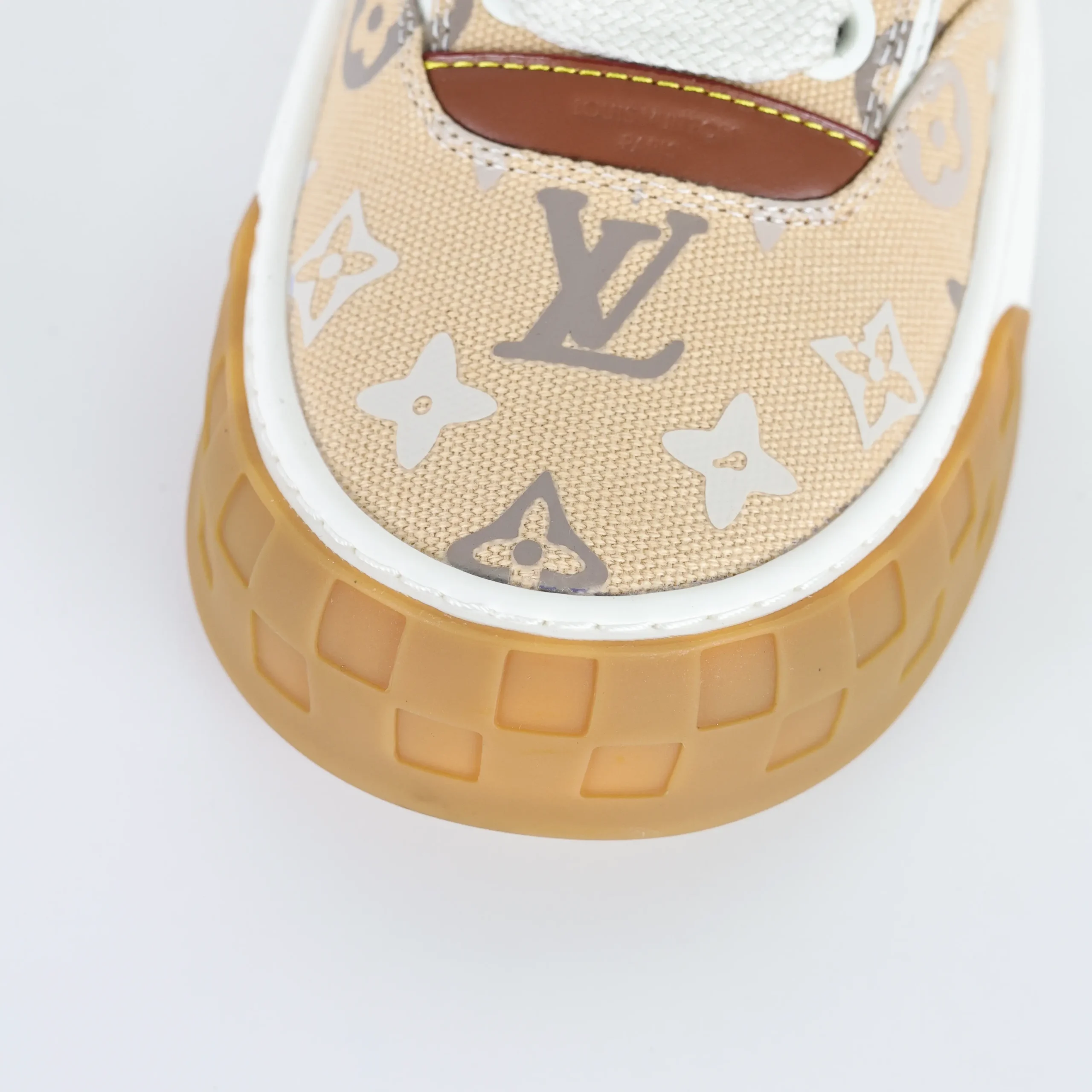 Tilted Biscuit Schuhe – Milchtee-Farbverlauf-Monogramm-Stil4