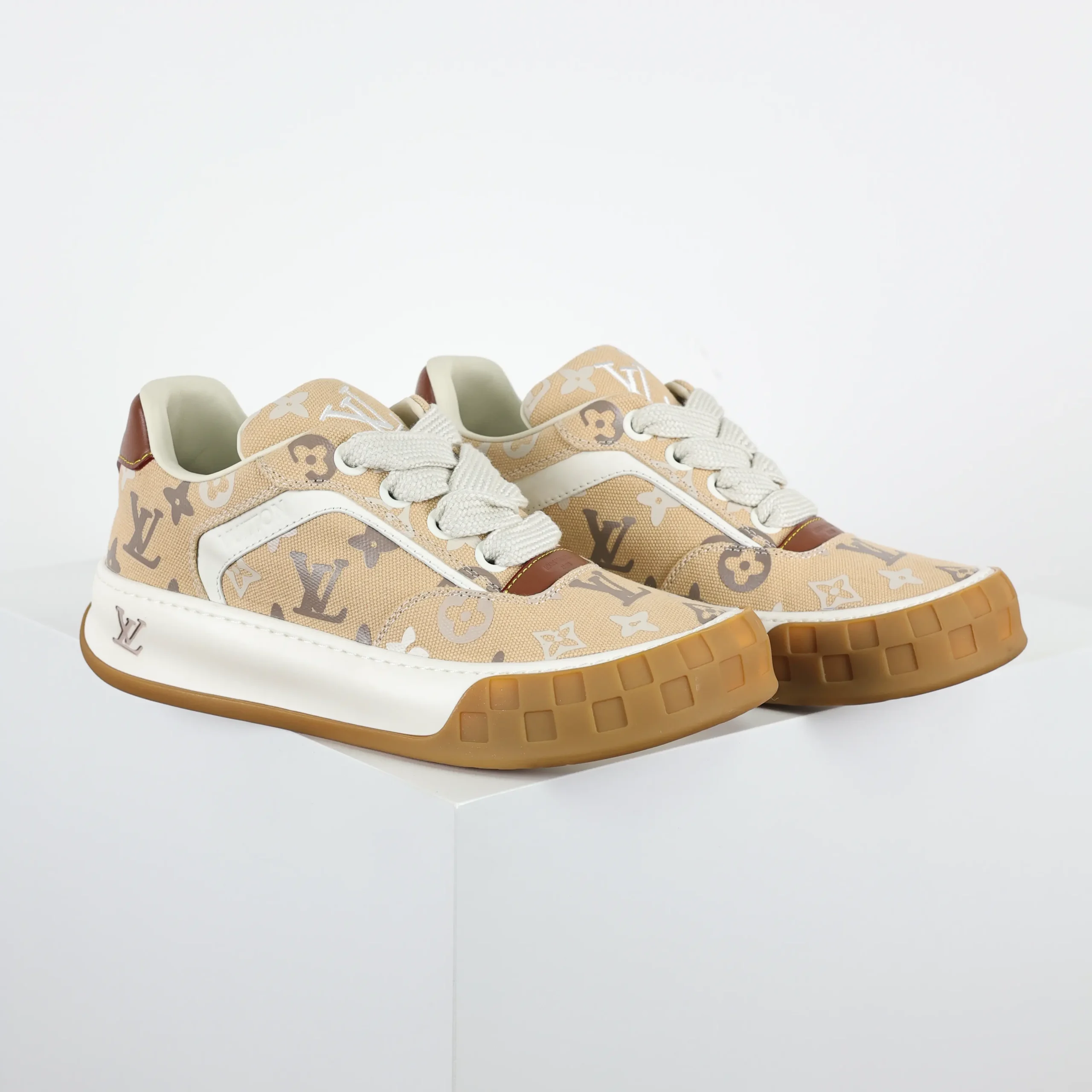 Tilted Biscuit Schuhe – Milchtee-Farbverlauf-Monogramm-Stil6 Tilted Biscuit Schuhe – Milchtee-Farbverlauf-Monogramm-Stil6