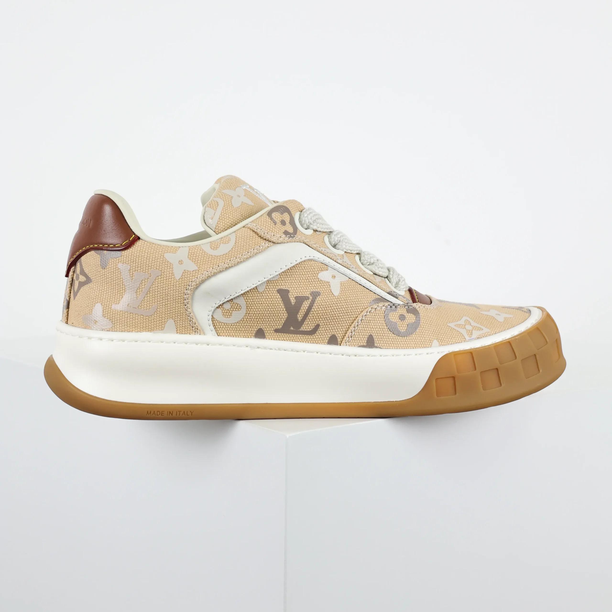 Tilted Biscuit Schuhe – Milchtee-Farbverlauf-Monogramm-Stil7